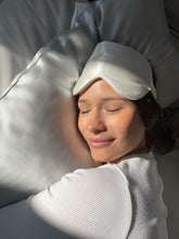 Bild in der Bildergalerie ansehen, Kissenbezug aus Seide in Weiß